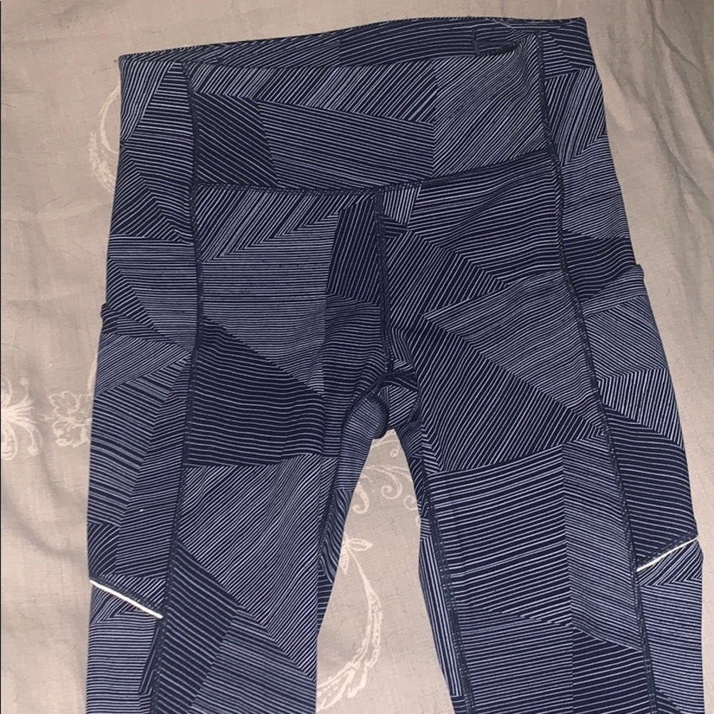 Lulu lemon cropped leggings navy and white size 4 - Picture 1 of 6